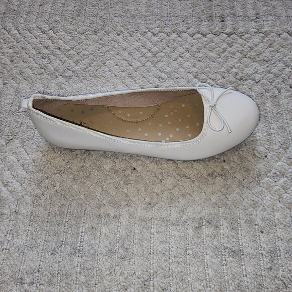Cat & Jack White Ballet Flats with Bow - Girls Size 4 - Dress Shoes - Picture 5 of 11